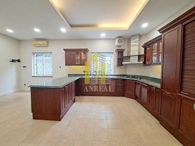 Hình ảnh Biệt Thự Khu Compound Đường Trần Não - Sân Vườn Hồ Bơi