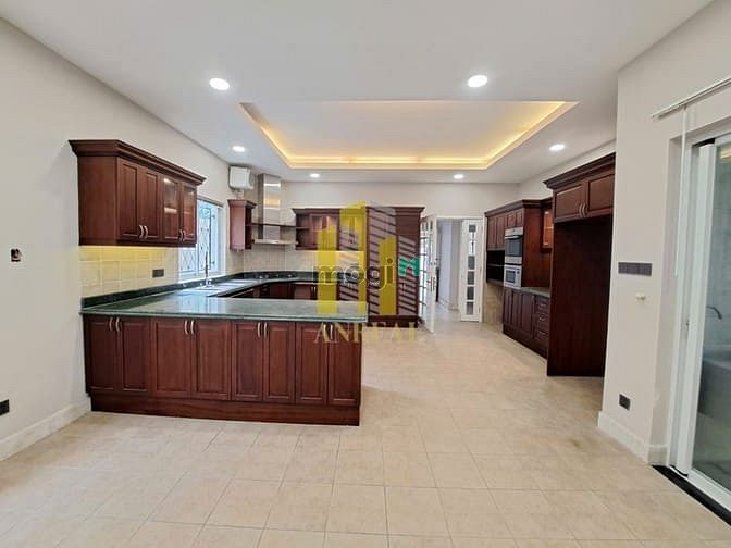 Hình ảnh Biệt Thự Khu Compound Đường Trần Não - Sân Vườn Hồ Bơi