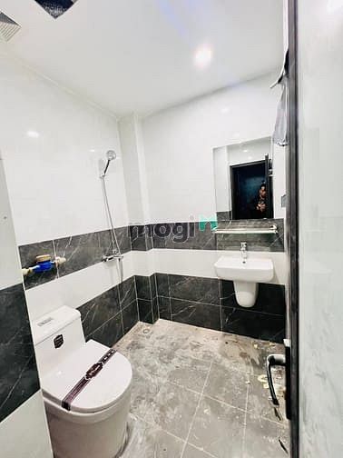 Hình ảnh Bán gấp nhà mới dòng tiền Kim Mã Thượng