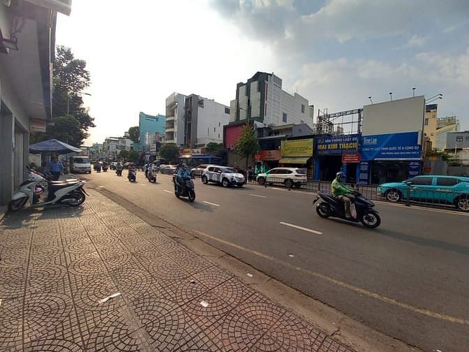 Hình ảnh Cho thuê mặt bằng 4x30m mặt tiền sầm uất Bạch Đằng (Gần Chợ Bà Chiểu)