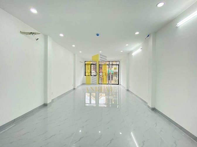 Hình ảnh Cho Thuê Tòa Nhà Văn Phòng 5 Lầu Sàn Trống Đường Trần Não Giá 55 Triệu