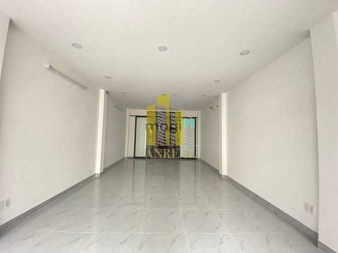 Hình ảnh Cho Thuê Tòa Nhà Văn Phòng 5 Lầu Sàn Trống Đường Trần Não Giá 55 Triệu