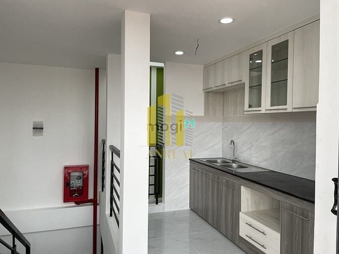 Hình ảnh Cho Thuê Tòa Nhà Văn Phòng 5 Lầu Sàn Trống Đường Trần Não Giá 55 Triệu