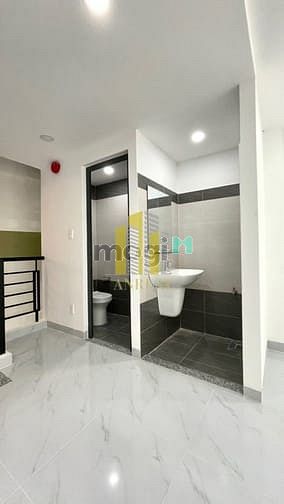 Hình ảnh Cho Thuê Tòa Nhà Văn Phòng 5 Lầu Sàn Trống Đường Trần Não Giá 55 Triệu