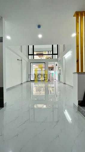 Hình ảnh Cho Thuê Tòa Nhà Văn Phòng 5 Lầu Sàn Trống Đường Trần Não Giá 55 Triệu