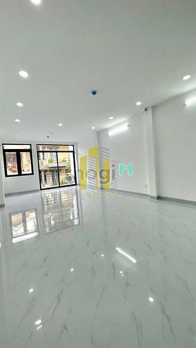 Hình ảnh Cho Thuê Tòa Nhà Văn Phòng 5 Lầu Sàn Trống Đường Trần Não Giá 55 Triệu