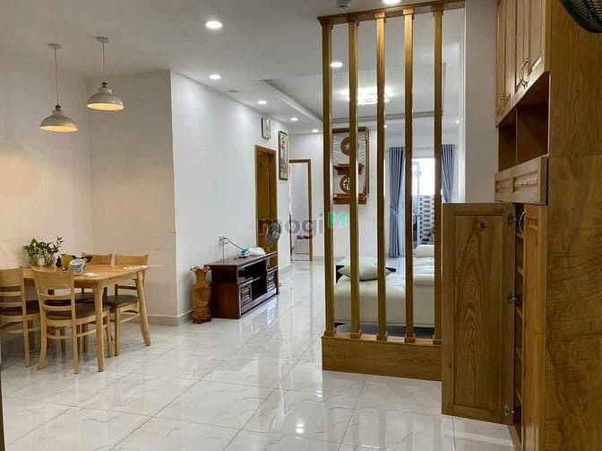 Hình ảnh Căn 3p ngủ, C/c Phú Đạt- Ung Văn Khiêm, có nội thất giá 15tr5/th