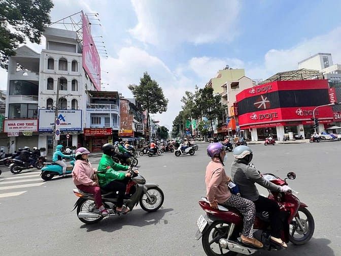 Hình ảnh Cho thuê góc 2MT siêu VIP ngay ngã tư 3/2 - Lê Hồng Phong