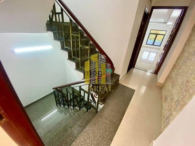 Hình ảnh Cho Thuê Nhà Mặt Tiền Nguyễn Hoàng Hầm 4 Lầu Giá 40 Triệu