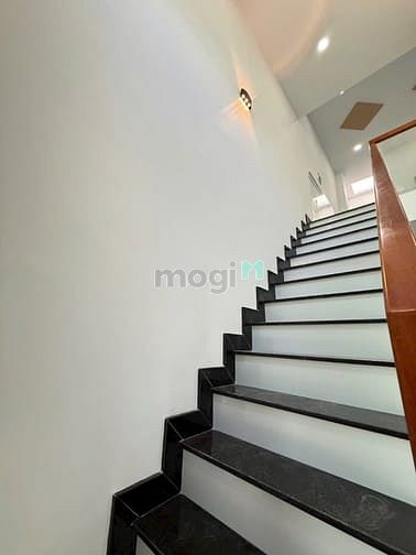 Hình ảnh Bán nhà hẻm thông đường xe tải