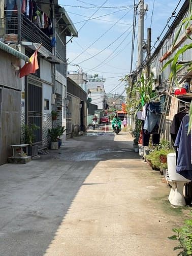 Hình ảnh Bán nhà hẻm thông đường xe tải