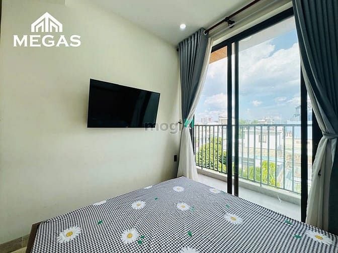 Hình ảnh Căn Hộ Full Nội Thất Cao Cấp _ Ban công, cửa sổ _ Ngay Cầu Tham Lương
