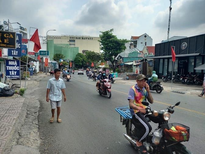 Hình ảnh Cần cho thuê mặt bằng mặt tiền đông người qua lại đường Nơ Trang Long