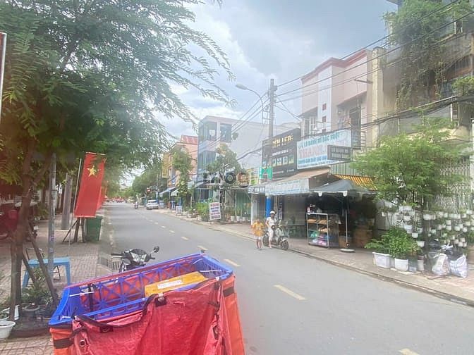 Hình ảnh Bán NHÀ 2 MẶT TIỀN Quận 9 Khu Phước Bình cách ĐỖ XUÂN HỢP chỉ 5M