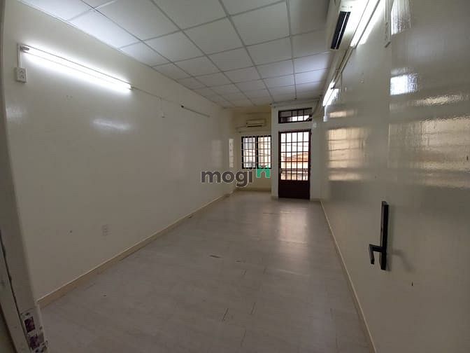 Hình ảnh Cần cho thuê nhà 1 trệt 1 lầu hẻm xe hơi đường Tân Cảng (Gần Ga Metro)