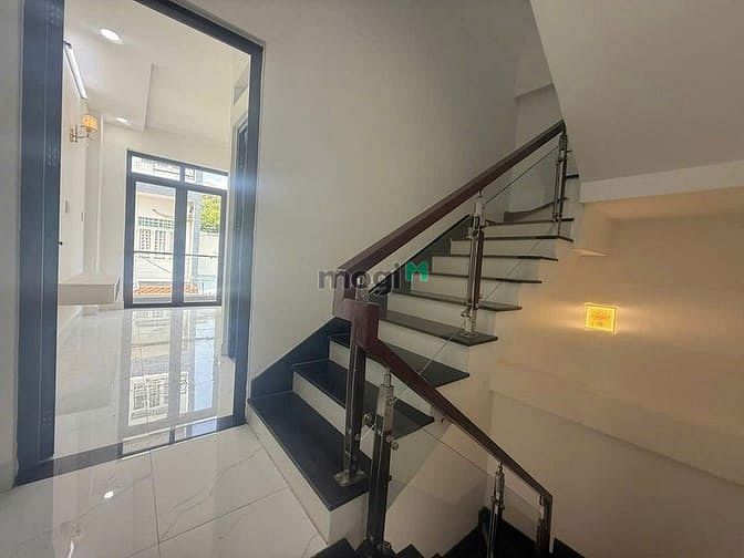 Hình ảnh Bán Nhà 1 Trệt 2 Lầu, Sân Thượng, Đường Nguyễn Xiển, Long Thạnh Mỹ