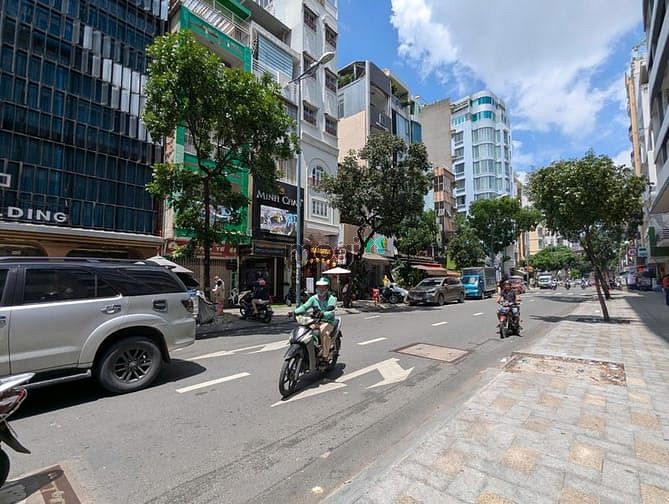 Hình ảnh Cho thuê tòa nhà Trung tâm chợ Bến Thành - 5 tầng thang máy - MT 11m