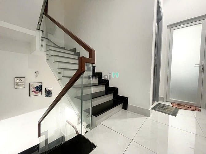 Hình ảnh nhà đường cách mạng tháng 8 - đối diện cư xá tự do - cv lê thị riêng