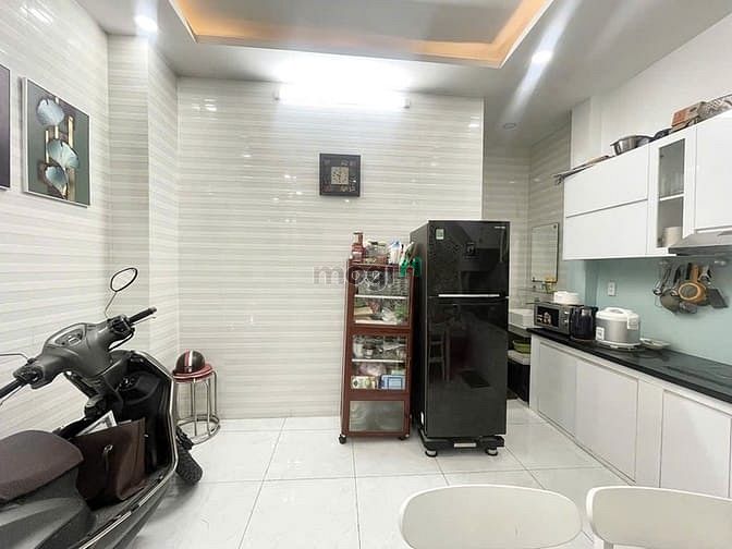 Hình ảnh nhà đường cách mạng tháng 8 - đối diện cư xá tự do - cv lê thị riêng