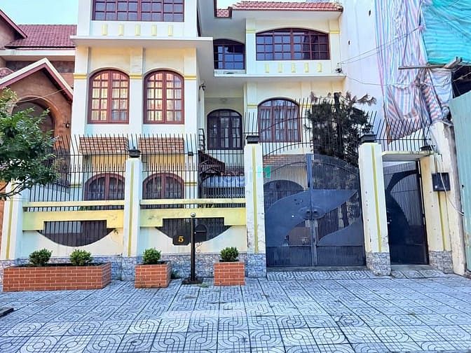 Hình ảnh Cần Bán Căn Biệt Thự MT Đường 28, Khu Tên Lửa, Bình Tân