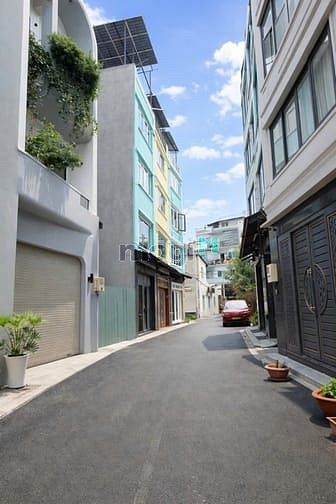 Hình ảnh Bán Nhà Lạc Long Quân - Tân Bình - 74M2 4 TẦNG CÓ Ô CHỜ THANG MÁY