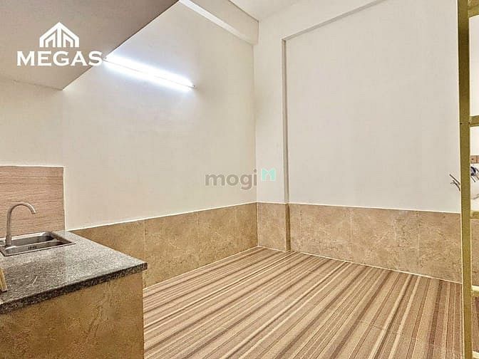 Hình ảnh Phòng gác Diện Tích lớn gần Cao Đẳng Công thương, Ngã Tư Bình Thái