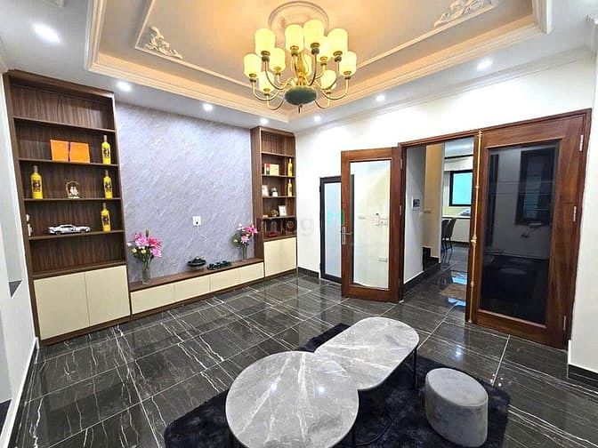 Hình ảnh Bán nhà phân lô Hoàng Quốc Việt 50m2 x 6T, gara ô tô, thang máy,
