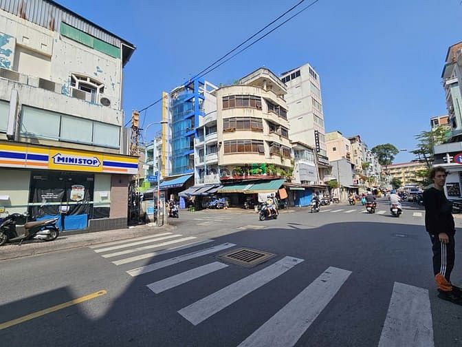 Hình ảnh Nhà góc 2MT 3 tầng Nguyễn Biểu - khu học sinh/sinh viên đông đúc