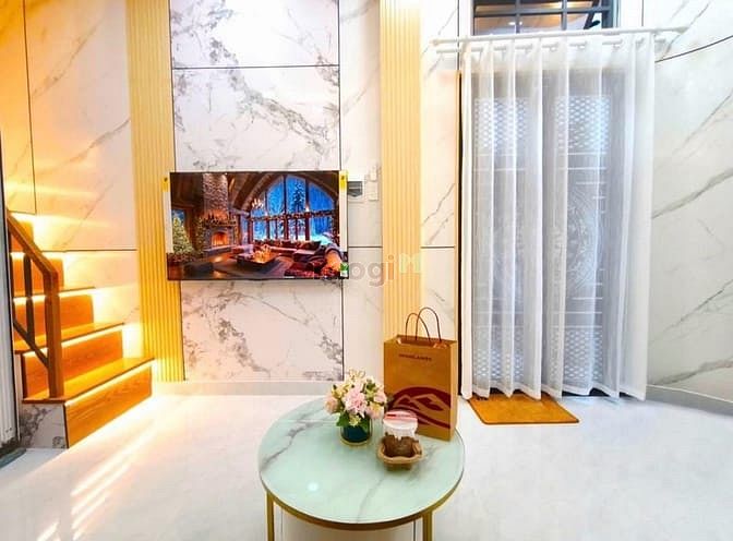 Hình ảnh Bán nhà đẹp Quận 10 Cách Mạng Tháng 8, DTSD 70m2, 3 PN, nhỉnh 3 tỷ