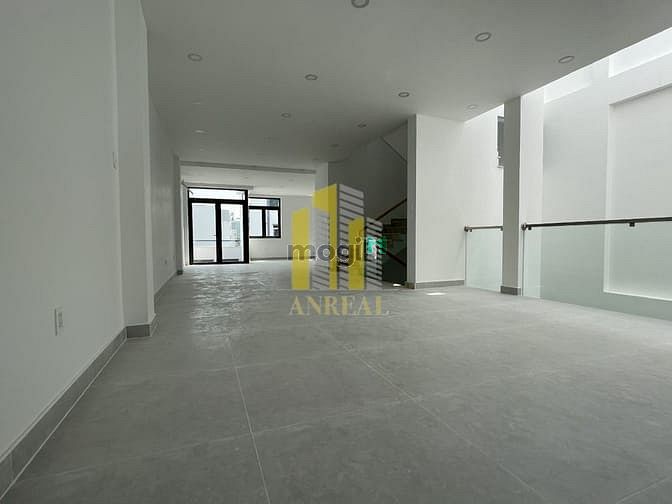 Hình ảnh Nhà Thiết Kế Văn Phòng Sàn Trống Thang Máy Giá 65 Triệu