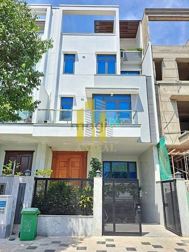 Hình ảnh Nhà Thiết Kế Văn Phòng Sàn Trống Thang Máy Giá 65 Triệu