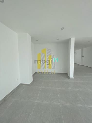 Hình ảnh Nhà Thiết Kế Văn Phòng Sàn Trống Thang Máy Giá 65 Triệu