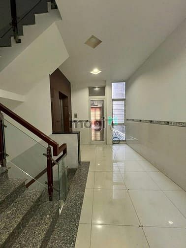 Hình ảnh Nhà mặt tiền đường Hà Huy Giáp, Quận 12. Giấy tờ pháp lý đầy đủ.