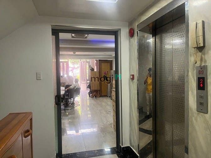 Hình ảnh GA T3, Cộng Hòa, Hoàng Hoa Thám, Giao Đường C1 - Toà nhà 8 tầng