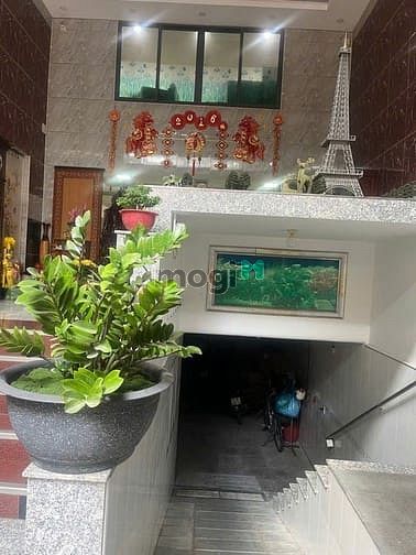 Hình ảnh GA T3, Cộng Hòa, Hoàng Hoa Thám, Giao Đường C1 - Toà nhà 8 tầng