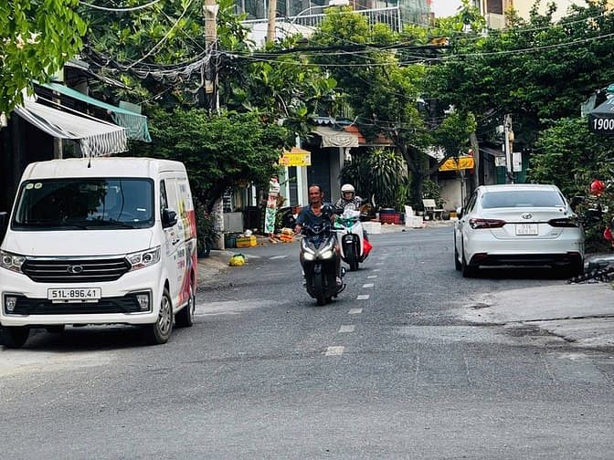 Hình ảnh Cho thuê nhà ngay chợ khu Bình Phú 15 triệu