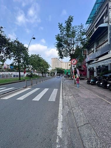 Hình ảnh NGANG 10m VỈA HÈ RỘNG - Cho thuê Nhà 195 Hoàng Sa - Giá 4x, THANG MÁY