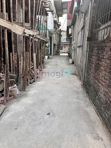 Hình ảnh bán đất trong ngõ, bìa đỏ chính chủ, tặng nhà cấp 4 đang ở