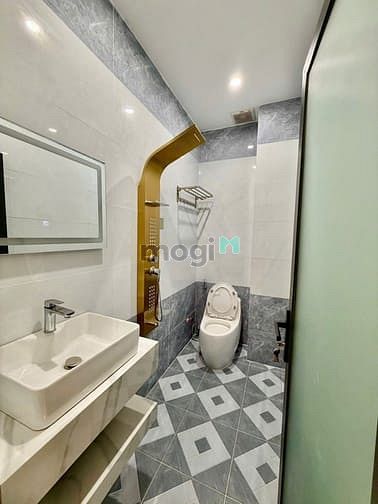 Hình ảnh Nhà thuê, 5 Tầng 5PN 6WC, Thang Máy, Đường Hương Lộ 2