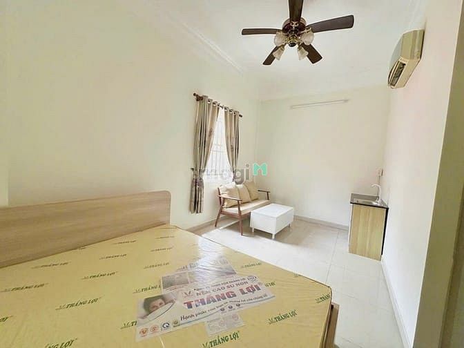 Hình ảnh Phòng Thảo Điền cửa sổ lớn, bếp wc riêng