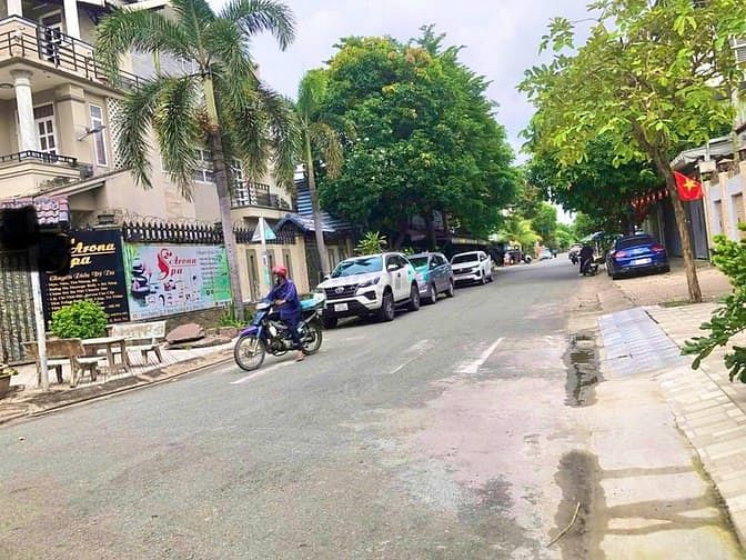 Hình ảnh Cho thuê, Biệt thự Khu Tên Lửa, 12x20 3 Tầng, Căn góc thoáng mát