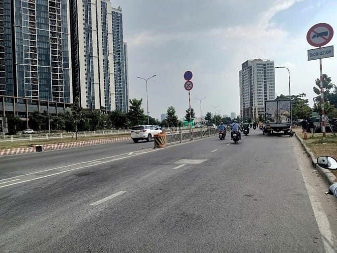 Hình ảnh Nhà MT Nguyễn Văn Linh kcx Tân Thuận quận 7. 6,8*17 chỉ 16 tỷ.