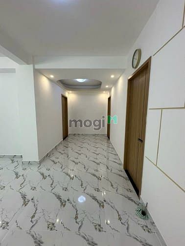 Hình ảnh Căn góc 2 mặt thoáng, đang sửa mới 100%, ngay trung tâm Bình Thạnh.