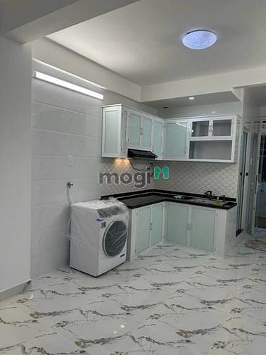 Hình ảnh Căn góc 2 mặt thoáng, đang sửa mới 100%, ngay trung tâm Bình Thạnh.