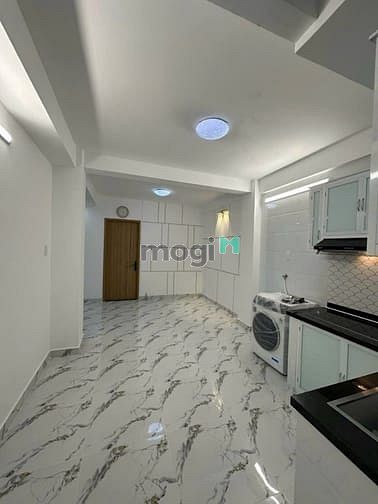 Hình ảnh Căn góc 2 mặt thoáng, đang sửa mới 100%, ngay trung tâm Bình Thạnh.