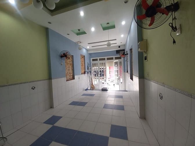 Hình ảnh Đang cần cho thuê mặt bằng mặt tiền nhộn nhịp đường Phan Văn Hân