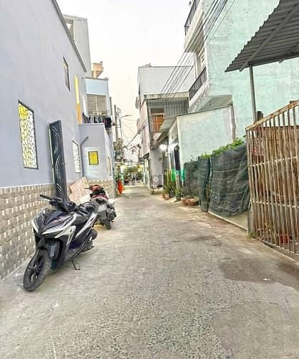 Hình ảnh Nhà đẹp mới hoàn thiện 1 lầu hẻm xe hơi 1135 Huỳnh Tấn Phát, Quận 7