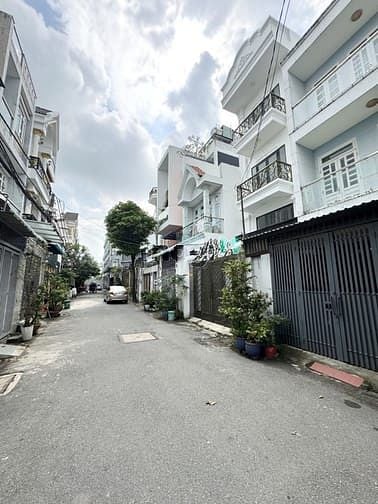 Hình ảnh Bán nhà hẻm ô tô tránh 4x15m, 60m2 công nhận đủ, ngay Lê Văn Khương