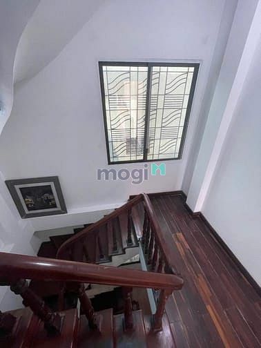 Hình ảnh Hoàng Hoa Thám - 30m2 x 7 tầng - Gần mặt đường - 11.2 tỷ