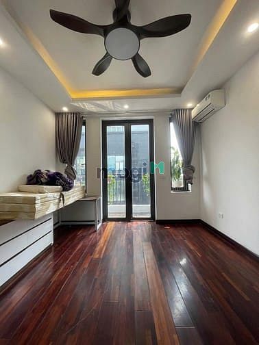 Hình ảnh Hoàng Hoa Thám - 30m2 x 7 tầng - Gần mặt đường - 11.2 tỷ